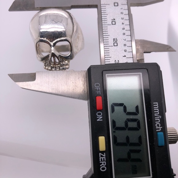 Men's Skull Ring - Picture 7 of 10